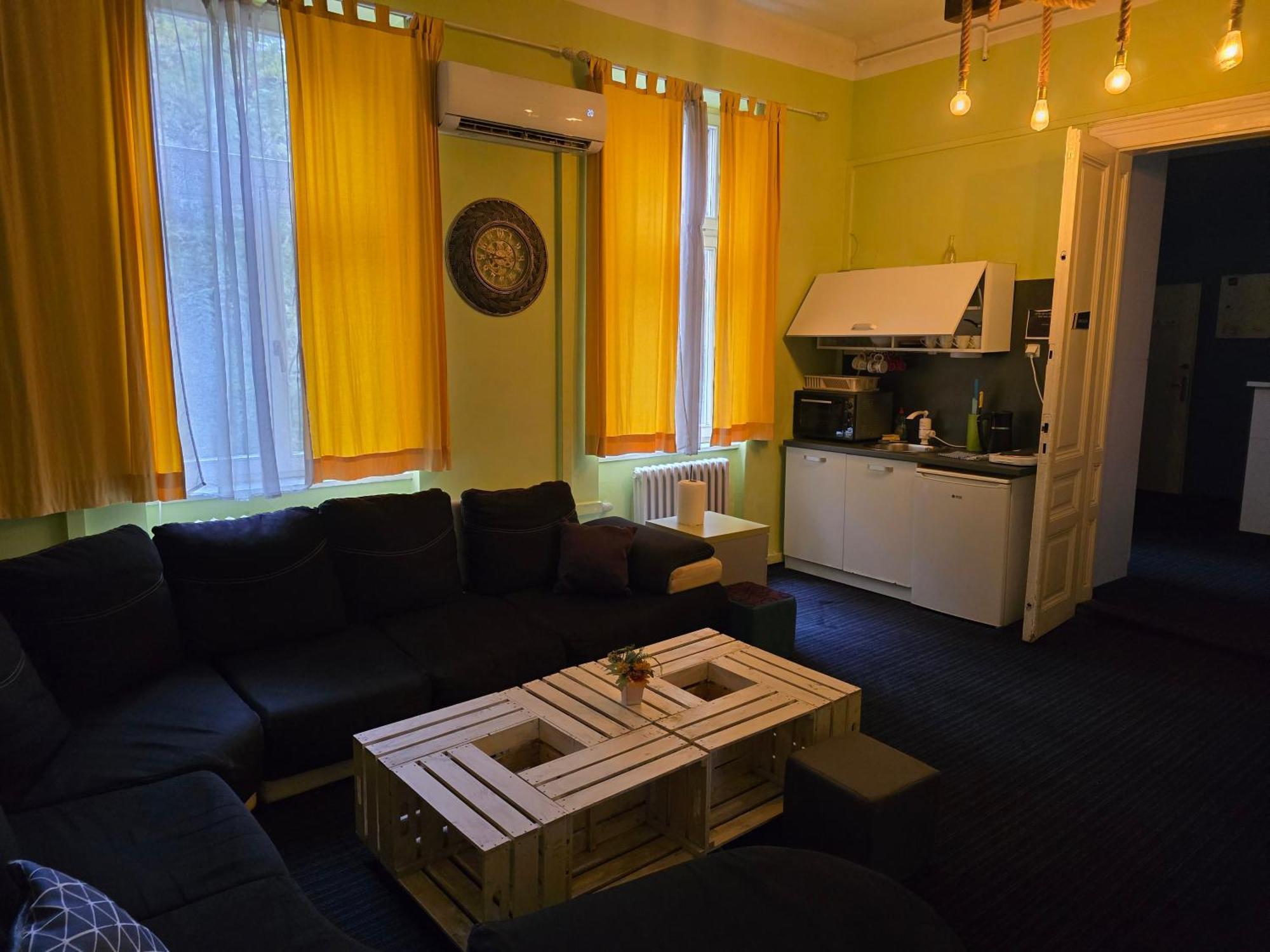 Spacious Tuzlaks Apartments Sarajevo Ferhadija Esterno foto